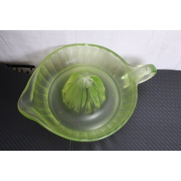 Beautiful Green Glass Uranium Vintage Juicer - Picture 4 of 5